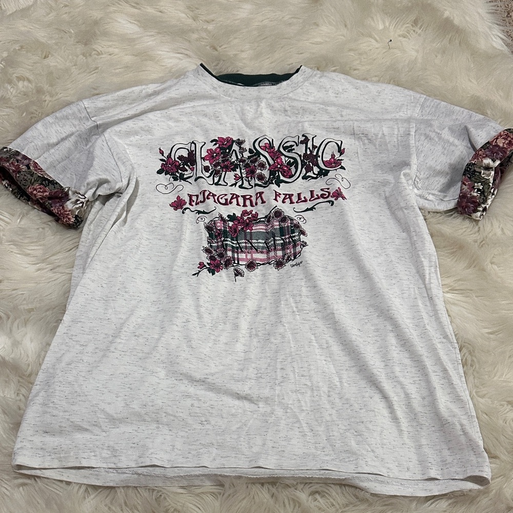 Vintage Niagara Falls tshirt with floral sleeve roll up. Super cute